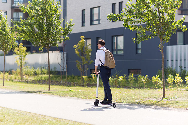 Vantaggi degli scooter elettrici per gli spostamenti casa-lavoro